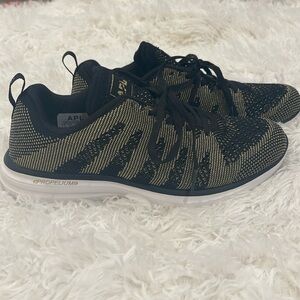 APL Athletic Propulsion Labs Techloom Pro Women’s sneakers size US 8.5
